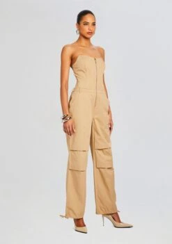 Stana Jumpsuit 9 Stana Jumpsuit -Retrofete Sales Store Ecommerce Crop 20240326 STANAJUMPSUIT SAND32464 ECOMM