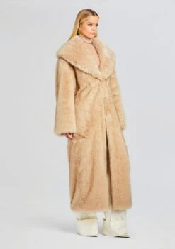 Averie Faux Fur Coat 9 Averie Faux Fur Coat -Retrofete Sales Store Ecommerce Crop 23 10 18 AVERIECOAT TANNIN MARGOTCUFFEDJEANS OFFWHITE 0539 ECOMM