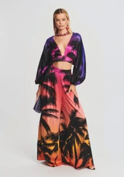 Clarisa Silk Top 11 Clarisa Silk Top -Retrofete Sales Store Ecommerce Crop 230111 RETROFETE SET2 SHOT30 3435 eComm