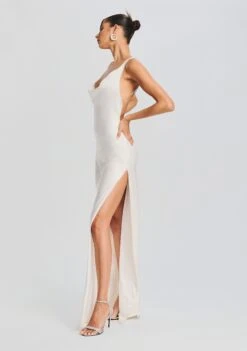 Morena Dress -Retrofete Sales Store Ecommerce Crop 230221 SET1 Shot 06 0992 eComm