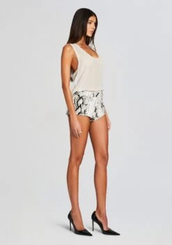 Aven Leather Short 9 Aven Leather Short -Retrofete Sales Store Ecommerce Crop 24 02 16 CHLOEBLAZER AVENSHORT NEUTRALSNAKE 421 ECOMM