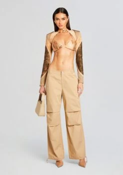 Hera Shrug 11 Hera Shrug -Retrofete Sales Store Ecommerce Crop 24 04 17 HERASHRUG AVELINEBRA COATEDSANDDUST 0684 ECOMM